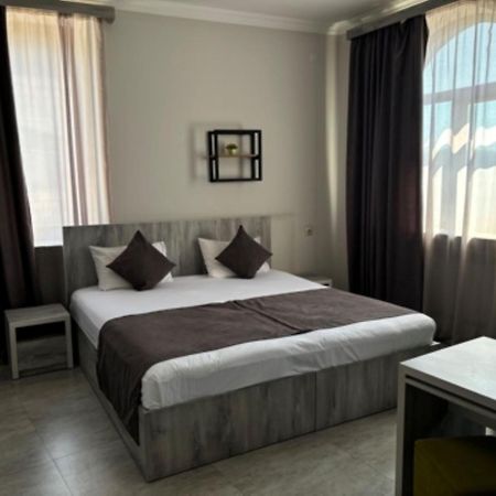 Hotel Menua Yerevan Exterior photo